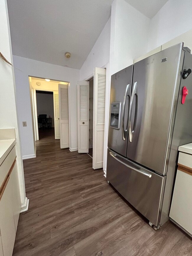 Building Photo - 1593 Hawthorne Pl