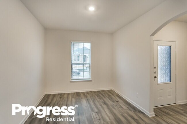 Building Photo - 325 Ridgeland Oak Dr