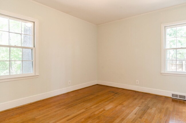 Building Photo - 827 Glendora Dr