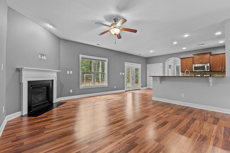 Building Photo - 768 Riverbirch Dr