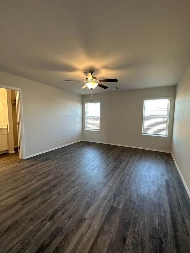Building Photo - *Pre-leasing* Three Bedroom | Two Bathroom...