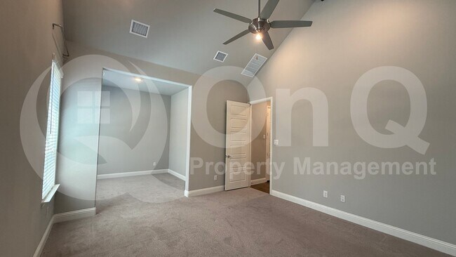 Building Photo - 3508 Covedale Blvd