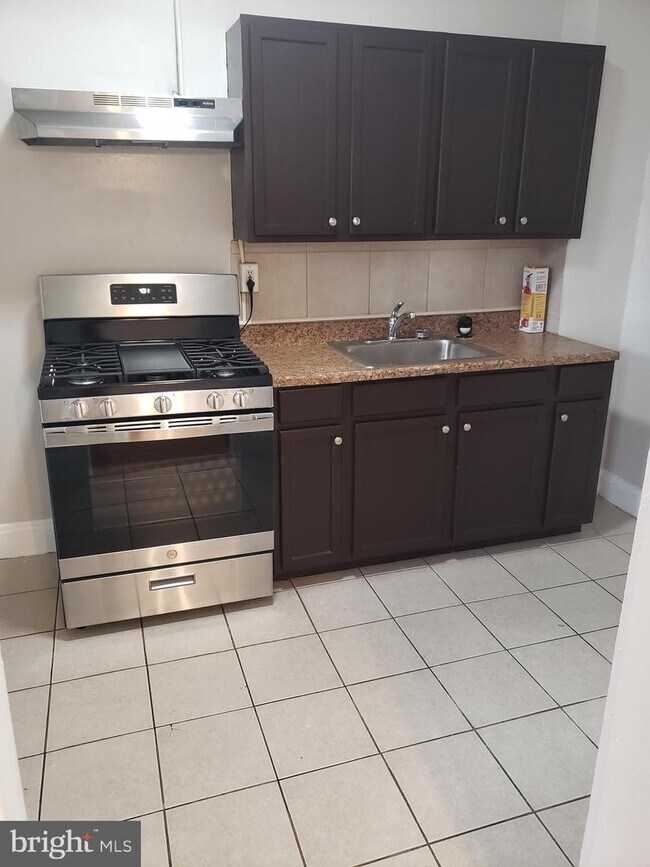 Building Photo - 1630 E 31st St