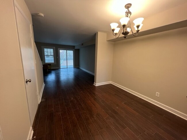 Building Photo - 2 bed townhome just minutes from UGA!