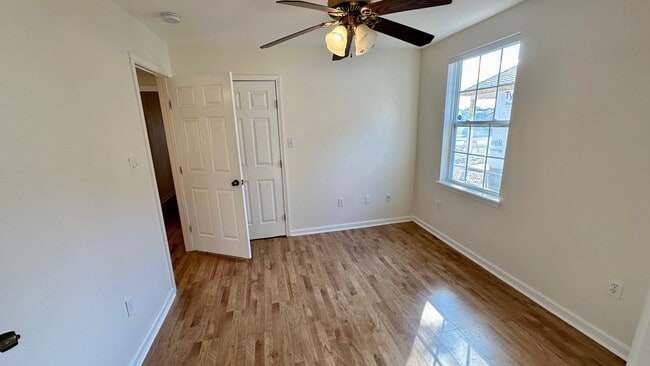 Building Photo - 413 Trist Pl