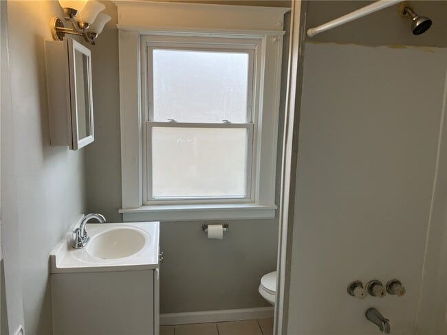 Building Photo - 104 Knickerbocker Ave