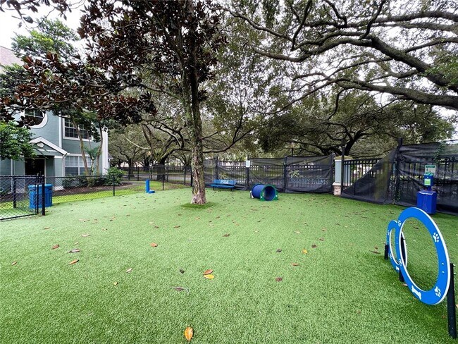 Building Photo - 12843 Madison Pointe Cir