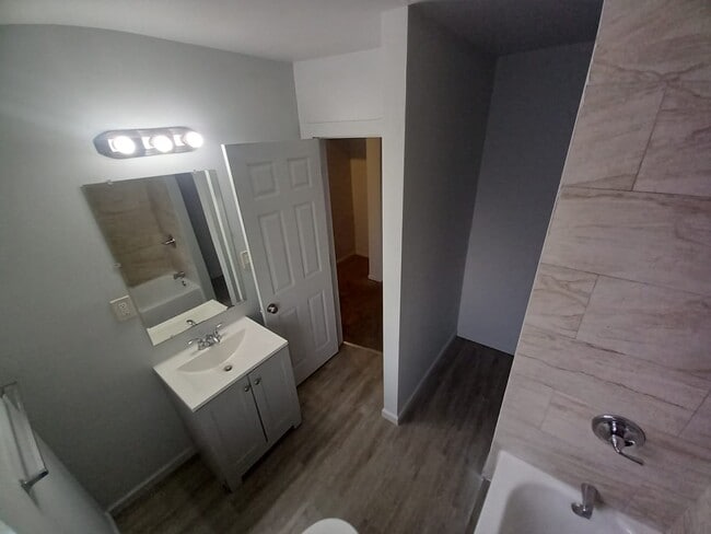 Building Photo - 75 Waverly St