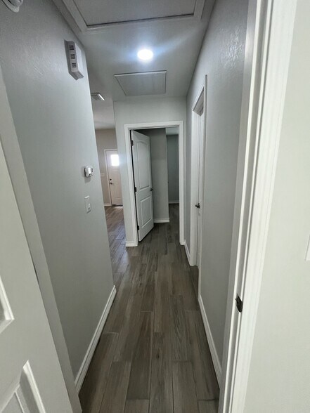 Building Photo - 1810 Atrium Pl Dr