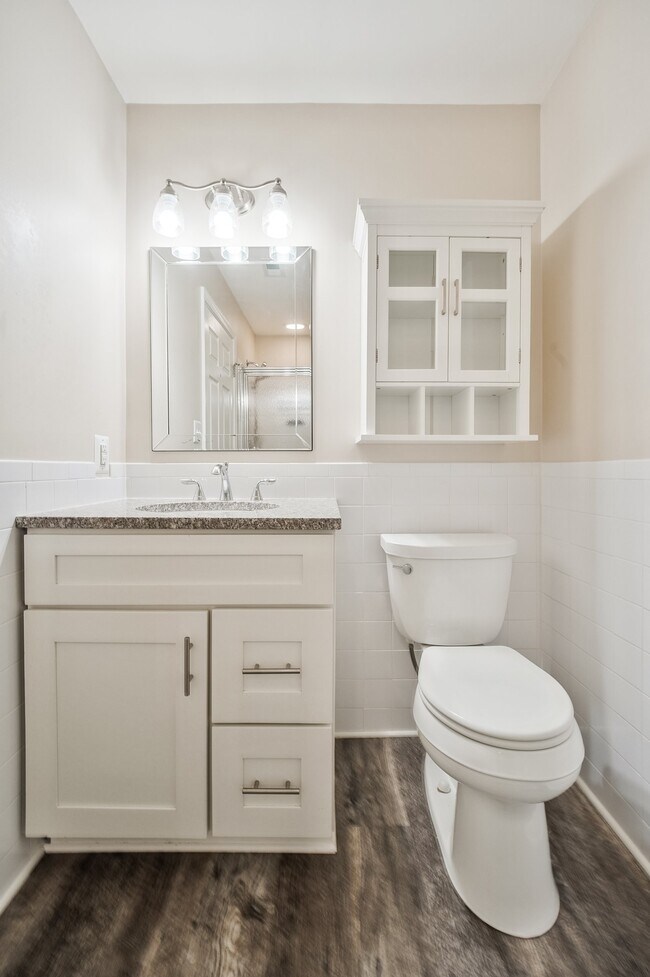 Building Photo - 1060 Gardenview Loop