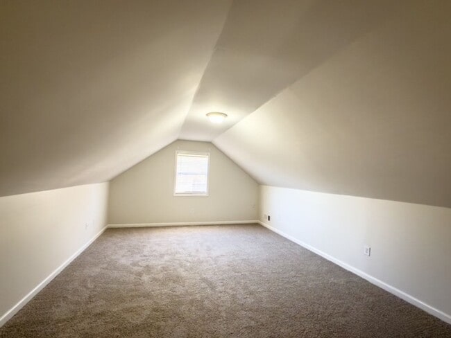 Building Photo - Beautiful Home with Fenced Backyard Near UGA Vet School