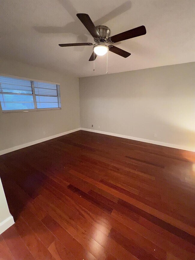 Building Photo - 10789 N Military Trl