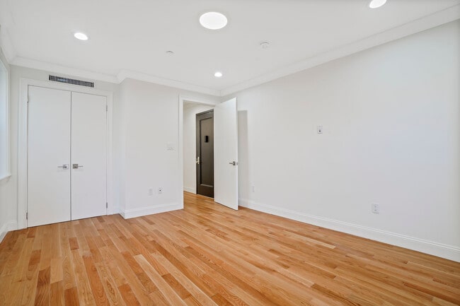 Building Photo - 1 Cambridge Pl