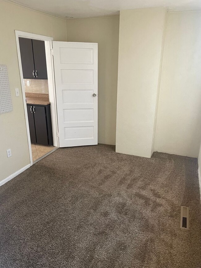 Building Photo - Enjoy Quiet Living in Melba!