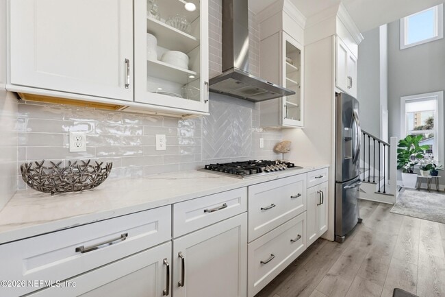 Building Photo - 115 1st St S
