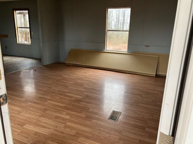 Building Photo - 2 BR 2 Bath 1,040 sq ft singlewide mobile ...