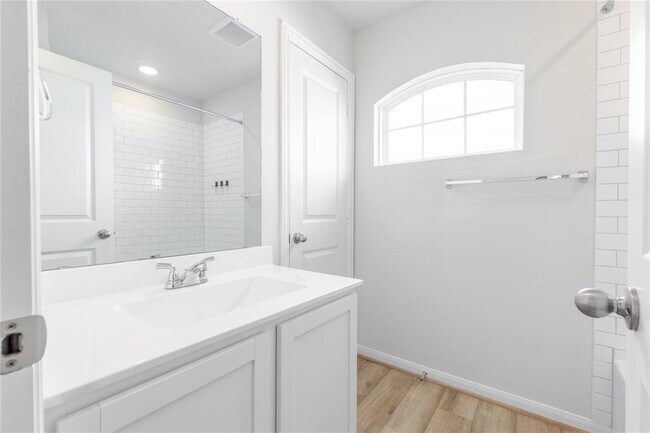 Building Photo - 316 LT Rusty Dr