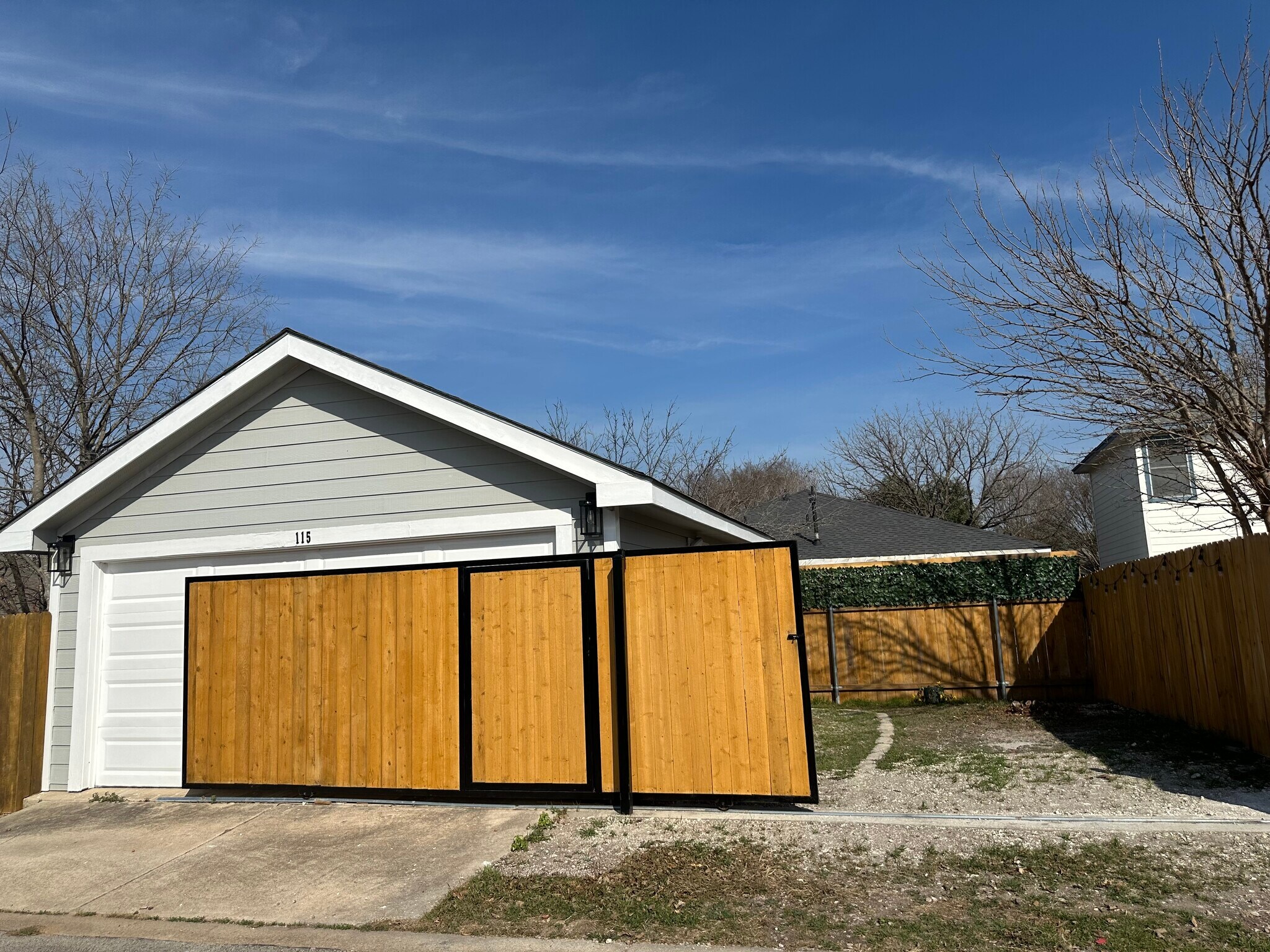 Building Photo - 115 Mist Flower Dr