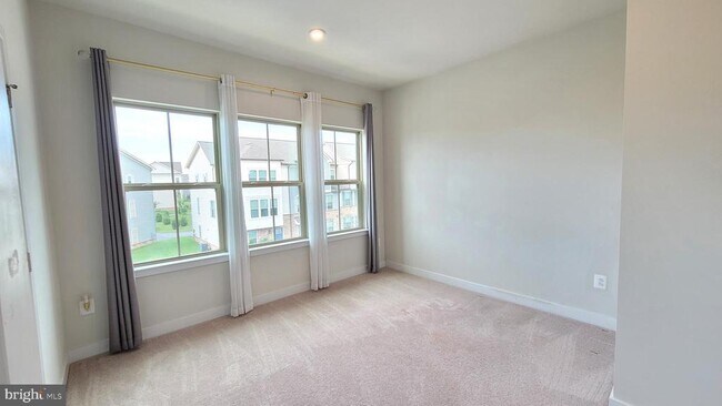 Building Photo - 8663 Shady Pines Dr