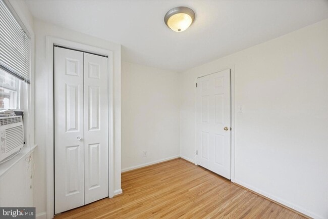 Building Photo - 519 Acorn St