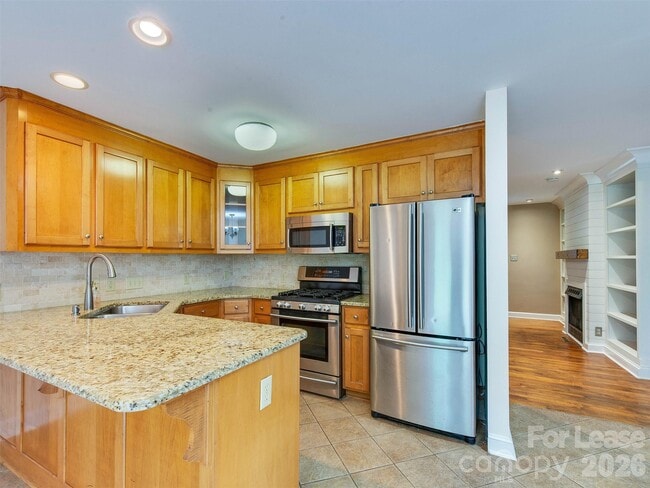 Building Photo - 2329 Kingsbury Dr