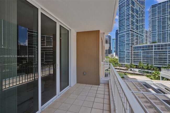 Building Photo - 801 Brickell Key Blvd