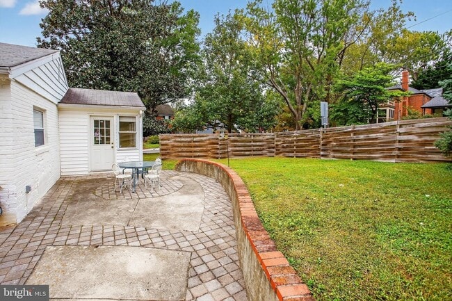 Building Photo - 5205 Saratoga Ave