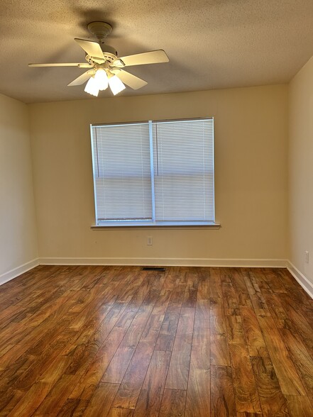 Bedroom 2 connected to walk in closet and private vanity - 2702 Lantern Walk SE