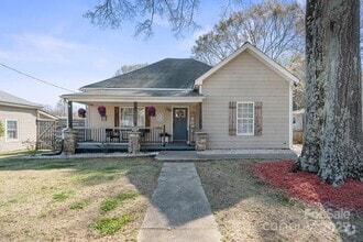 Building Photo - 41 Selma Dr