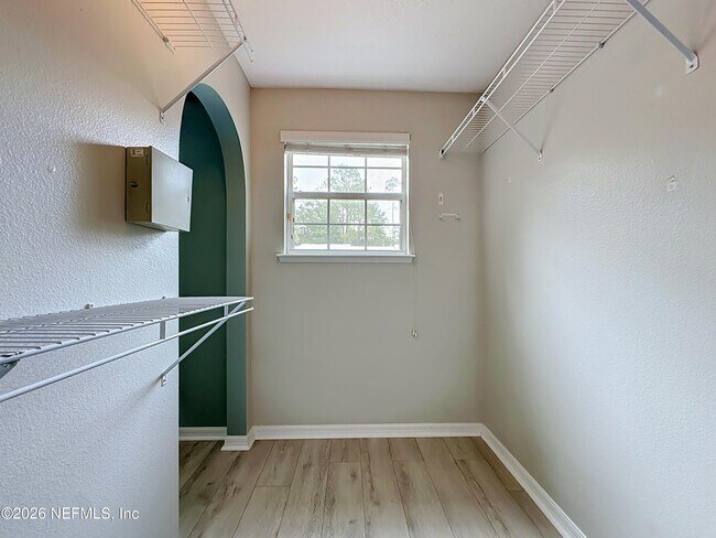 Building Photo - 8224 Halls Hammock Ct