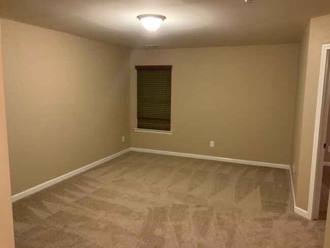 Building Photo - Price Reduction. Chelsea Park!!!  4 Bedroo...