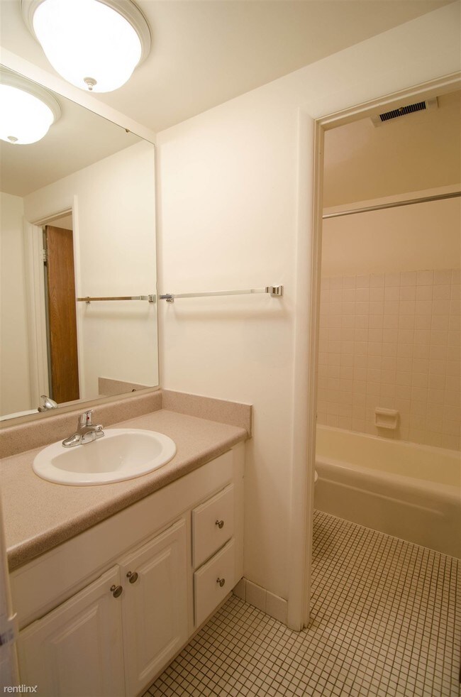 Building Photo - 223 Delta St