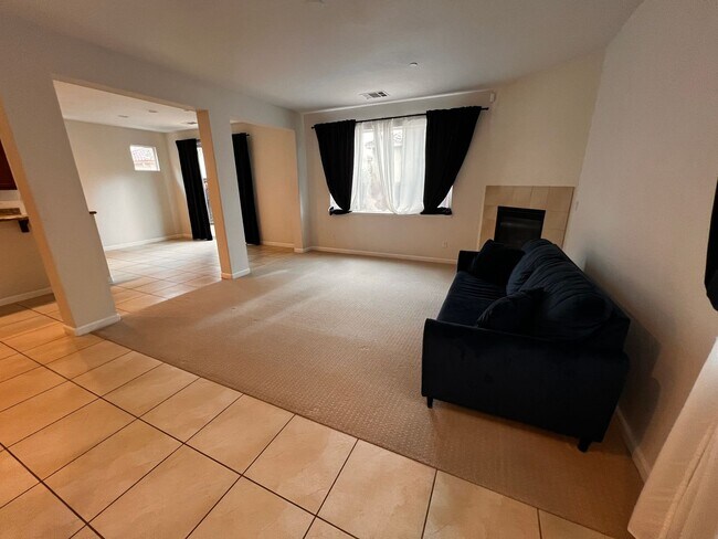 Building Photo - Great looking home and neighborhood in the North Village area close to shopping and freeway access