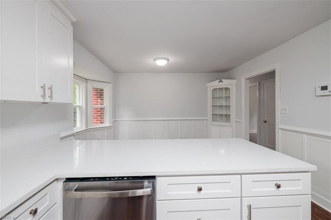 Building Photo - 5525 Greenefield Dr S