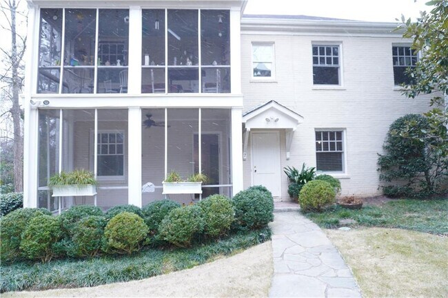 Building Photo - 2544 Peachtree Rd NW