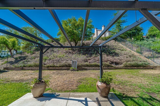 Building Photo - Tesoro Del Valle 4 Bedroom + Loft Home for...