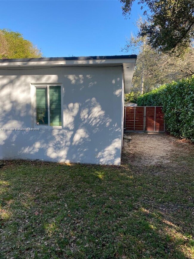 Building Photo - 6880 SW 77th Terrace