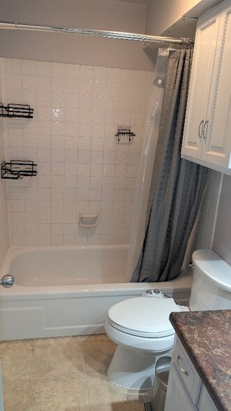 Building Photo - 2201 Romig Pl