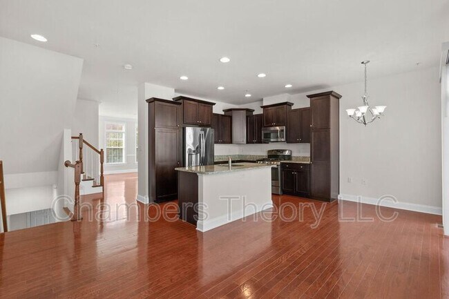 Building Photo - 415 N Upton Ct