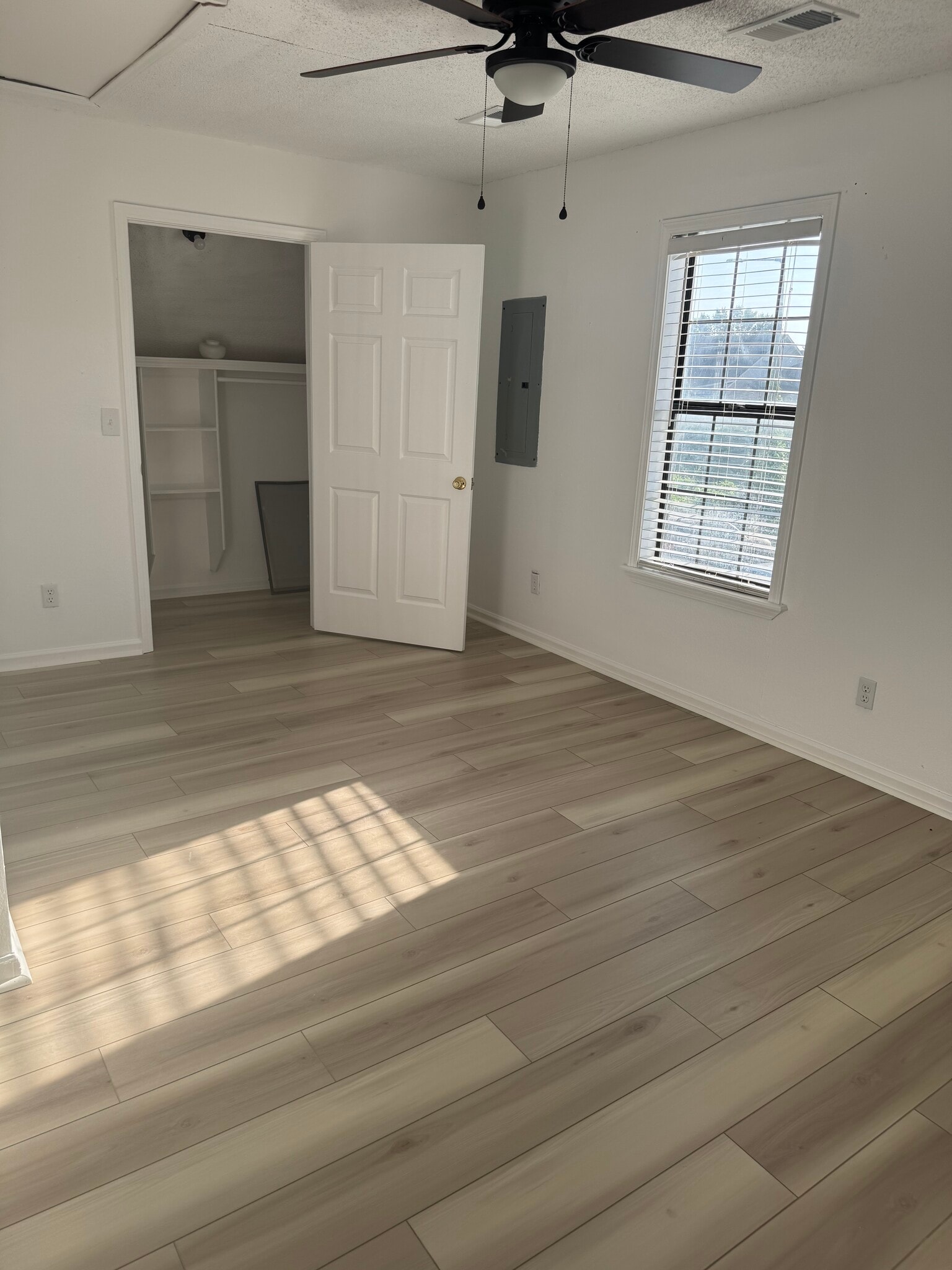 Building Photo - 4517 Jamaica Pl