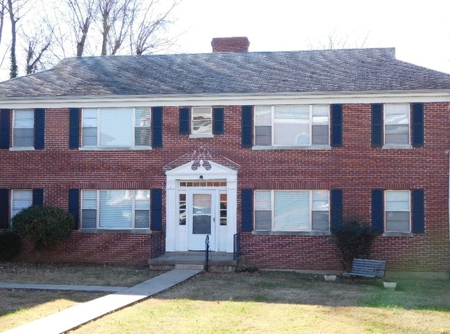 Primary Photo - Hillcrest Apartments