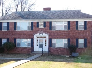 Building Photo - Hillcrest Apartments