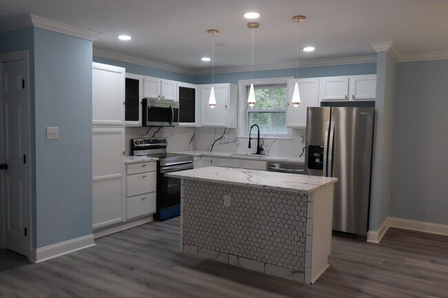 Building Photo - 2116 Trafalgar Dr
