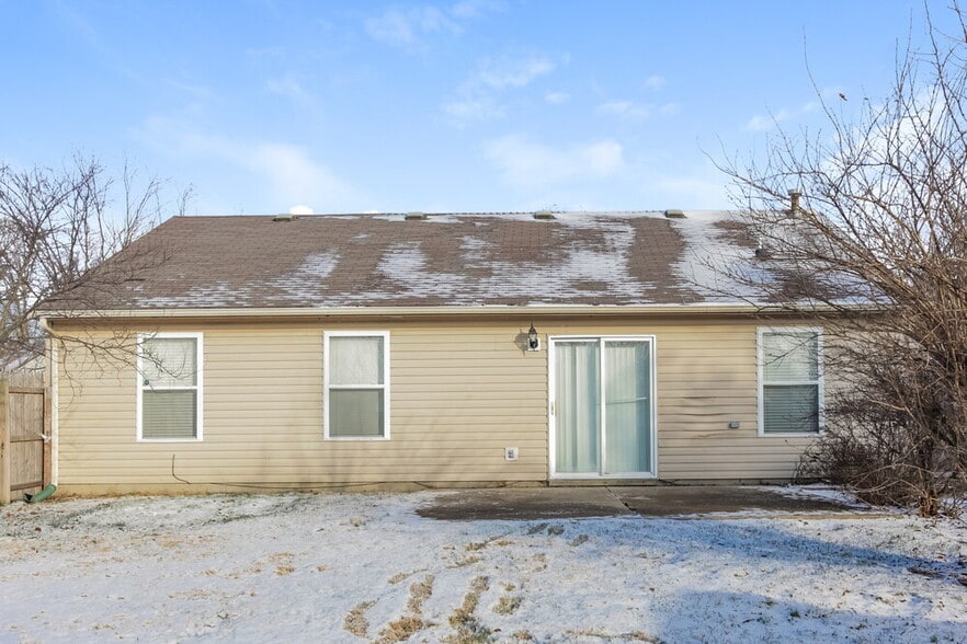 Building Photo - 7621 Blue Willow Dr