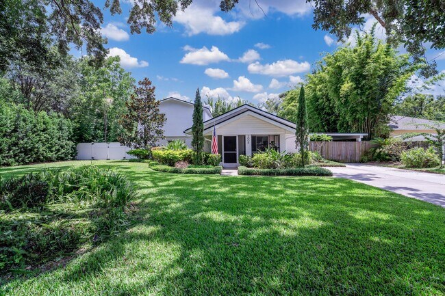 Building Photo - Hourglass District ~ Gorgeous 3/2.5 home w...