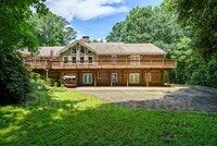 Building Photo - 2215 Spalding Dr