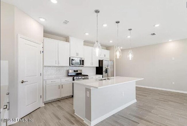 Building Photo - 240 Cherry Elm Dr