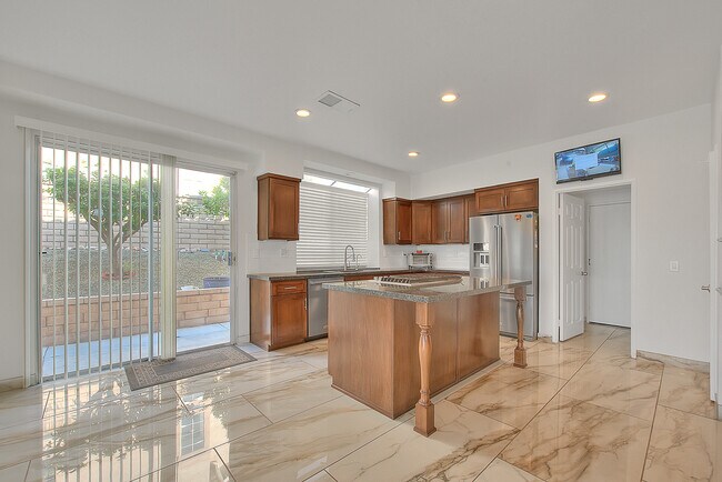 Building Photo - 3571 Rio Ranch Rd