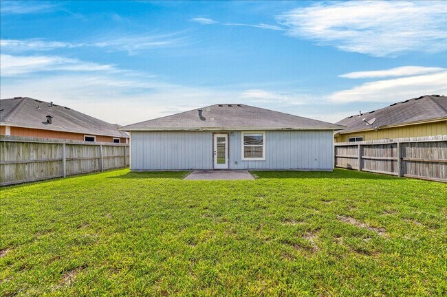 Building Photo - 2314 Blue Star Dr