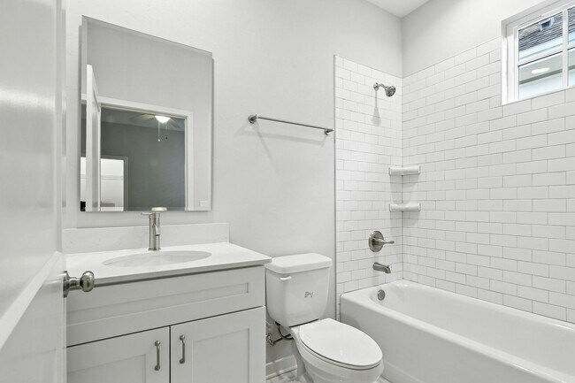 Building Photo - 1227 NW 4th Pl